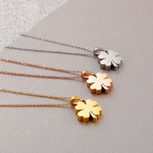 Thin chain necklace with thick 4-leaf clover and central zirconia ZIEA